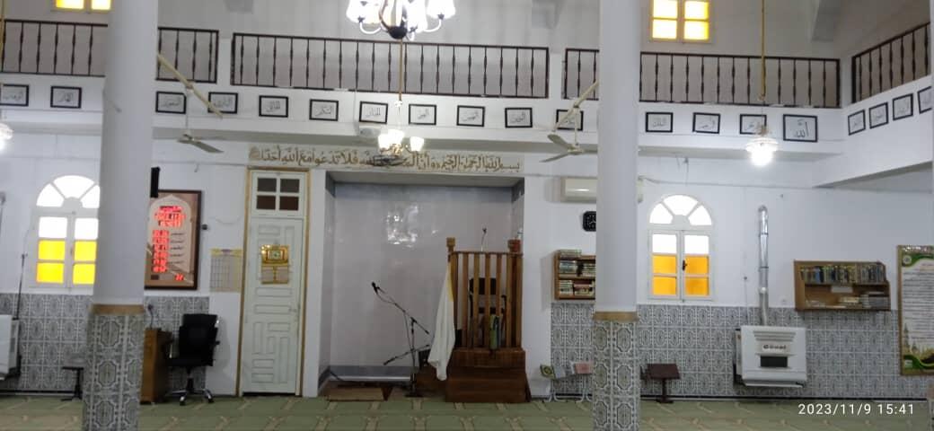 مسجد عمر بن الخطاب-حي لوباردي-عين بوزيان