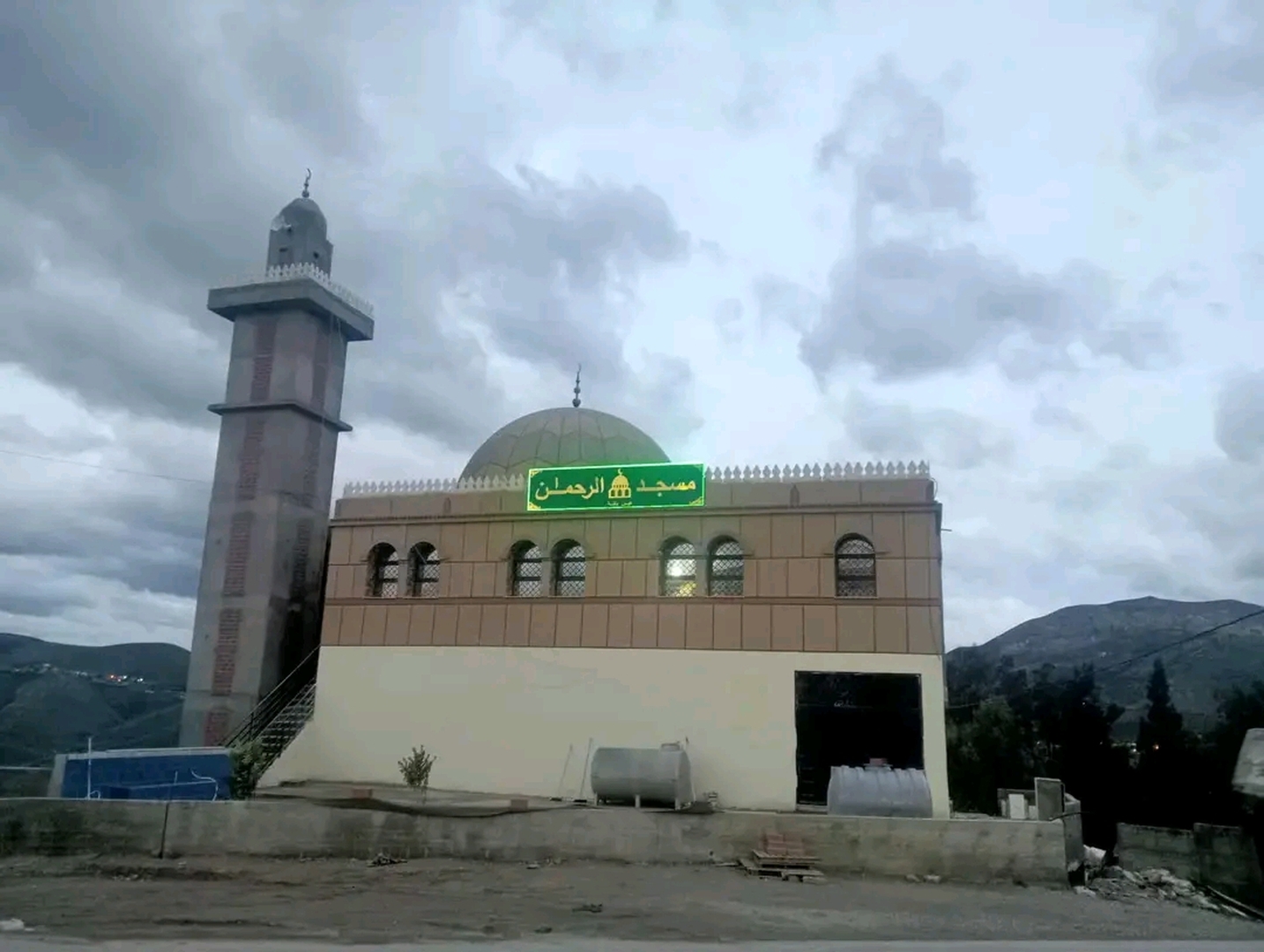 مسجد الرحمٰن عين بغلة