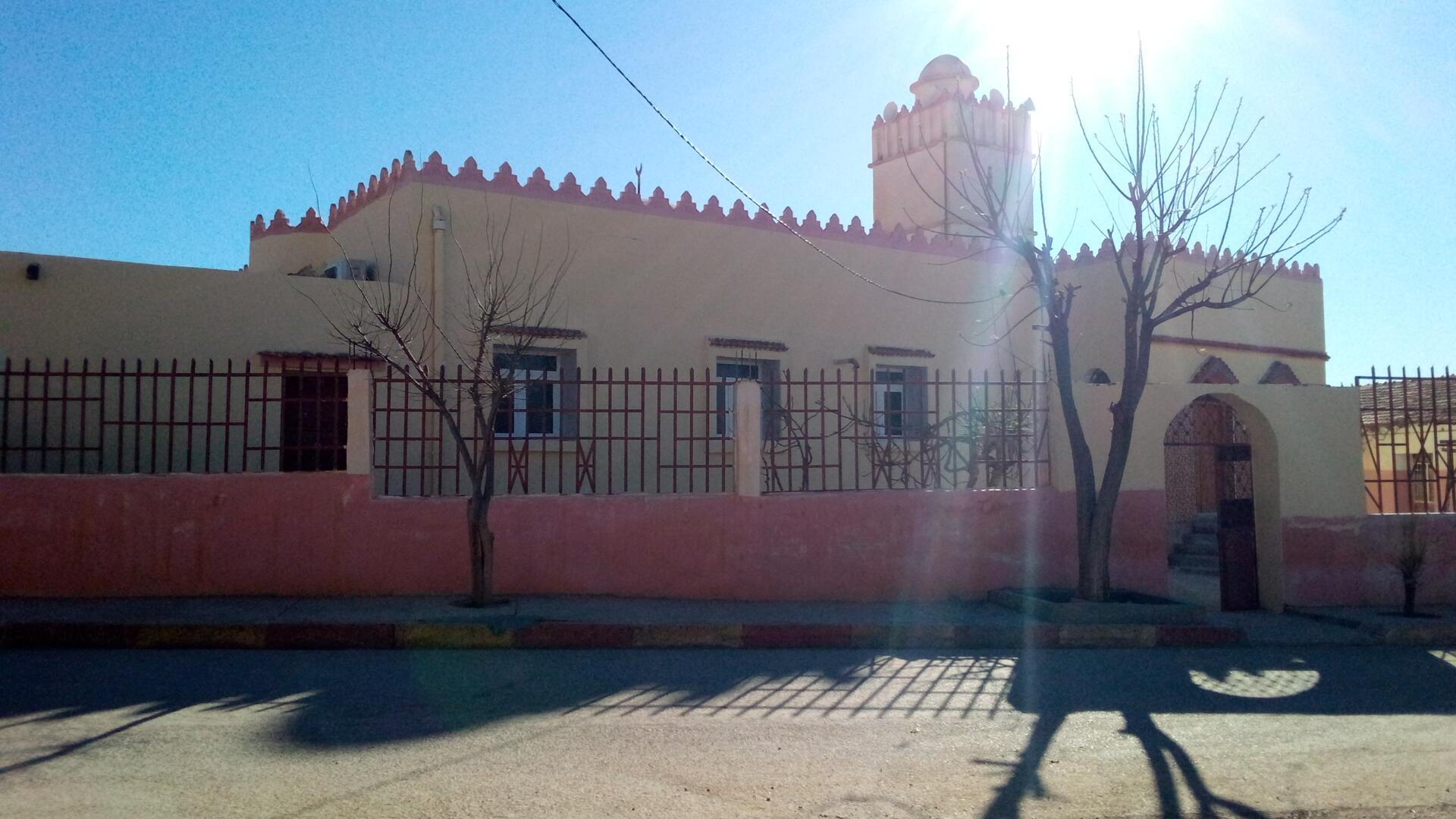 مسجدأبي حنيفة النعمان خروبة - مشرع الصفا