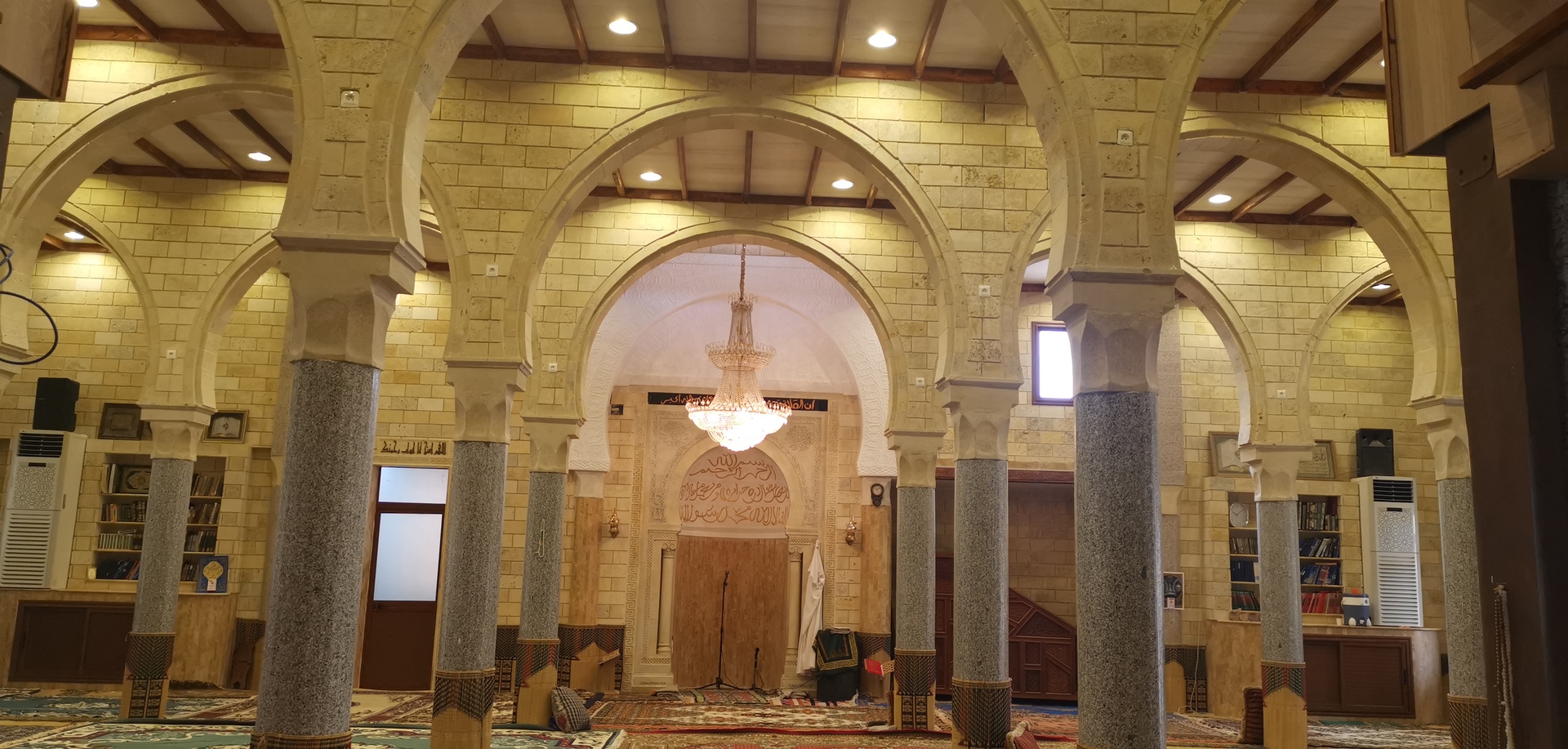 الجامع الأوسط بمساكن الأشراف