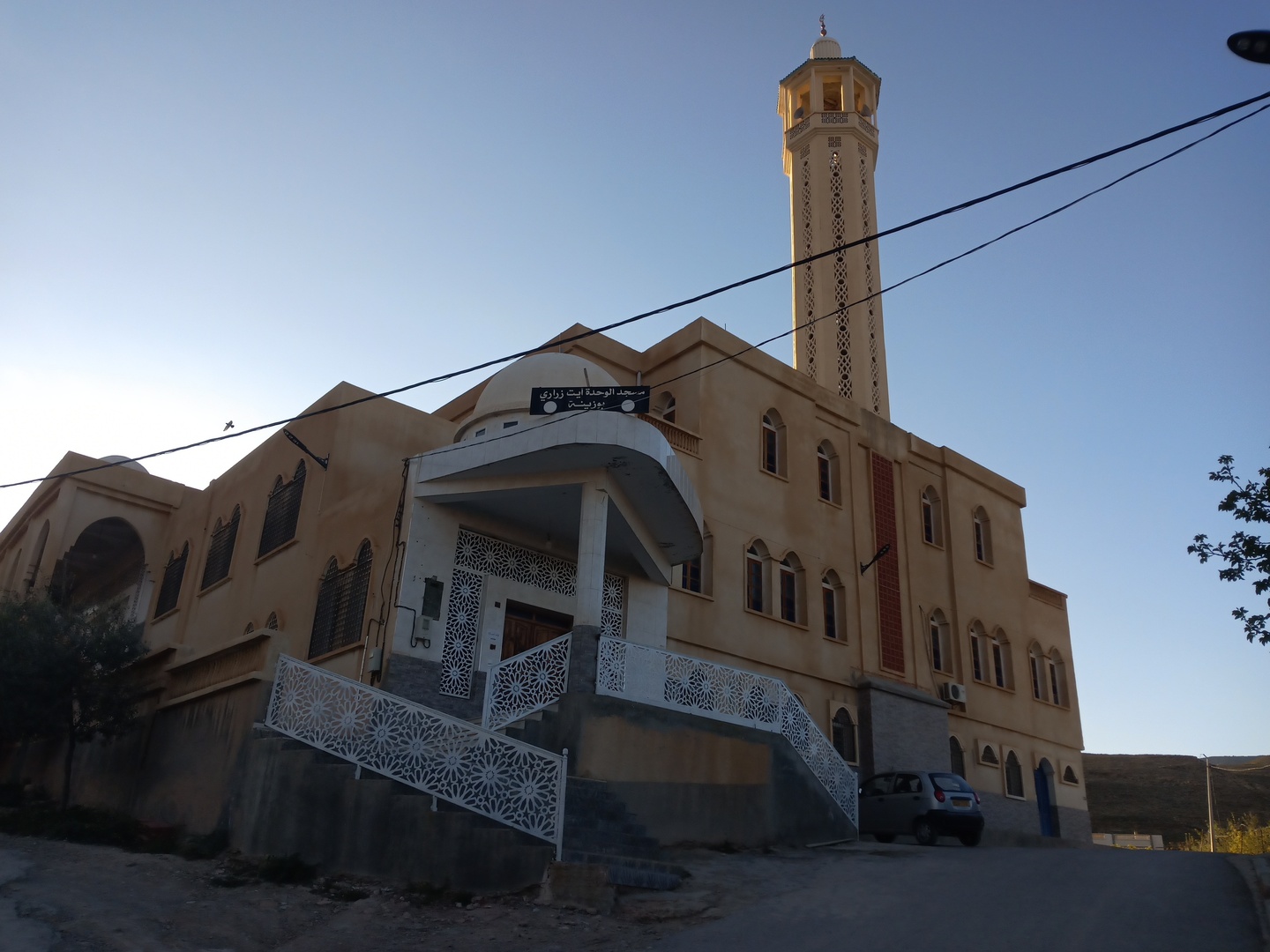 مسجد الوحدة آيت زراري بوزينة