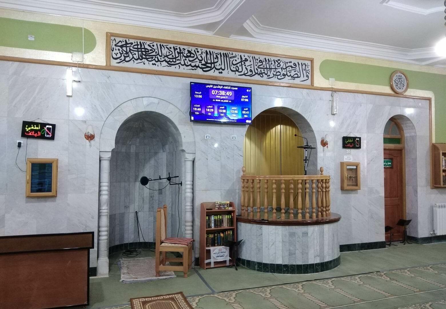 مسجد الخلفاء الراشدين قايس