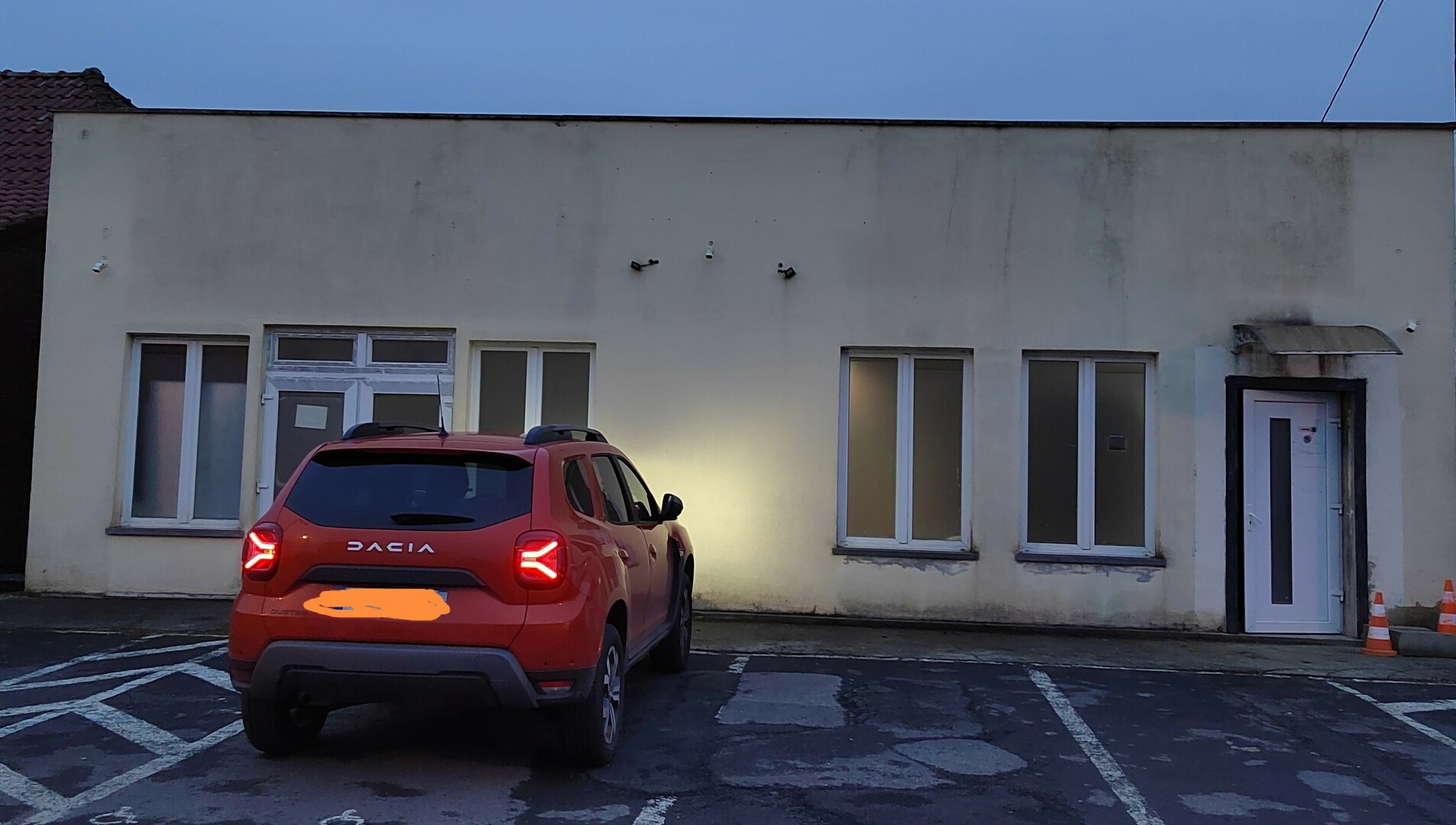 La Source   المصدر