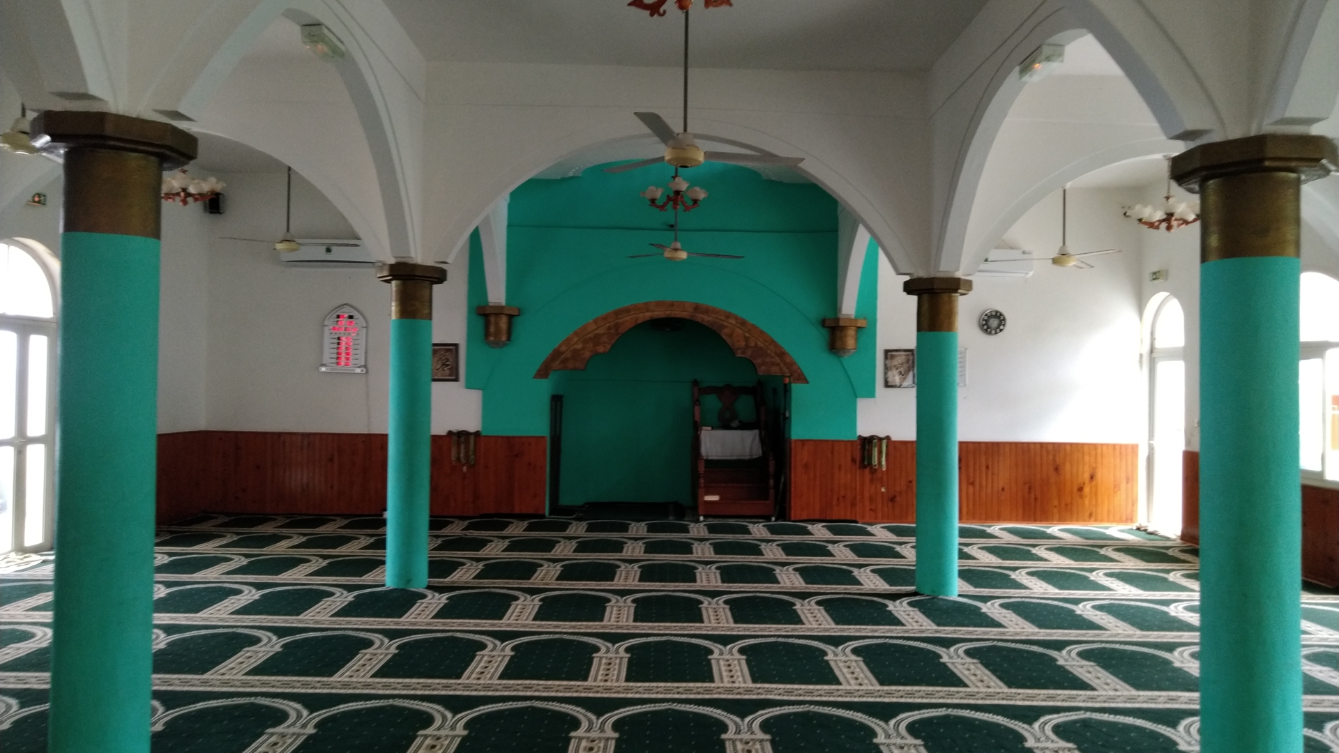 مَسْجِد الْجُمُعَةِ فُومبَانِي