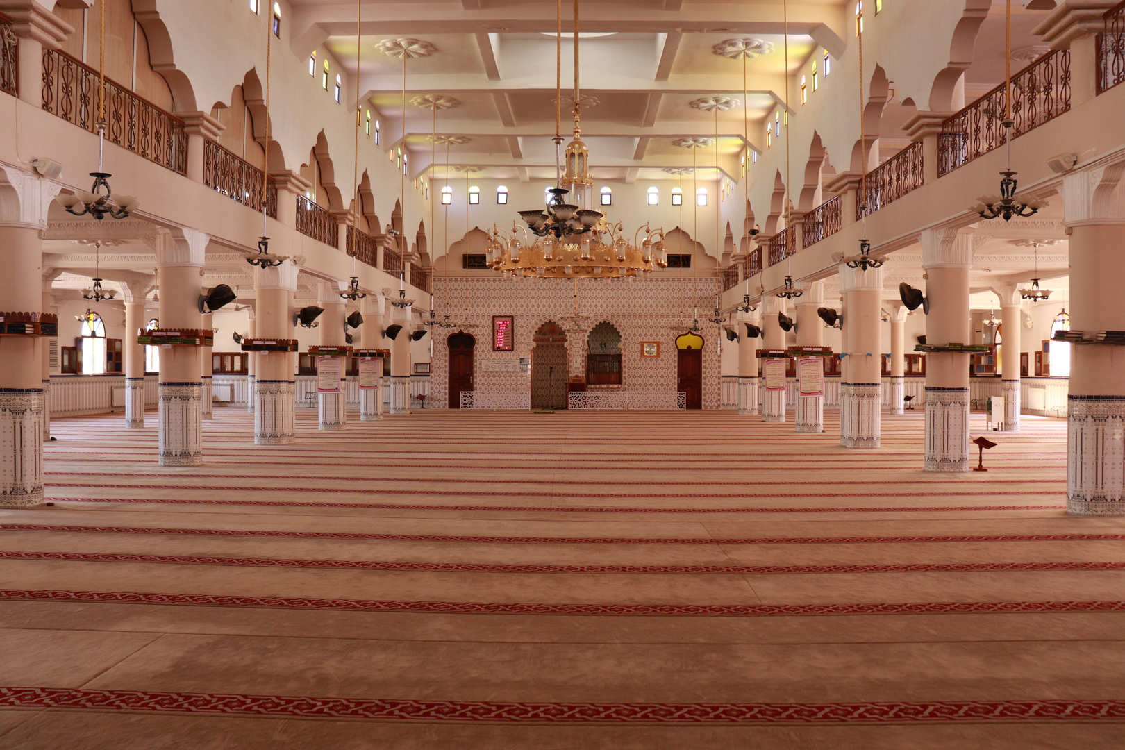 مسجد أبي ذر الغفاري عين البيضاء