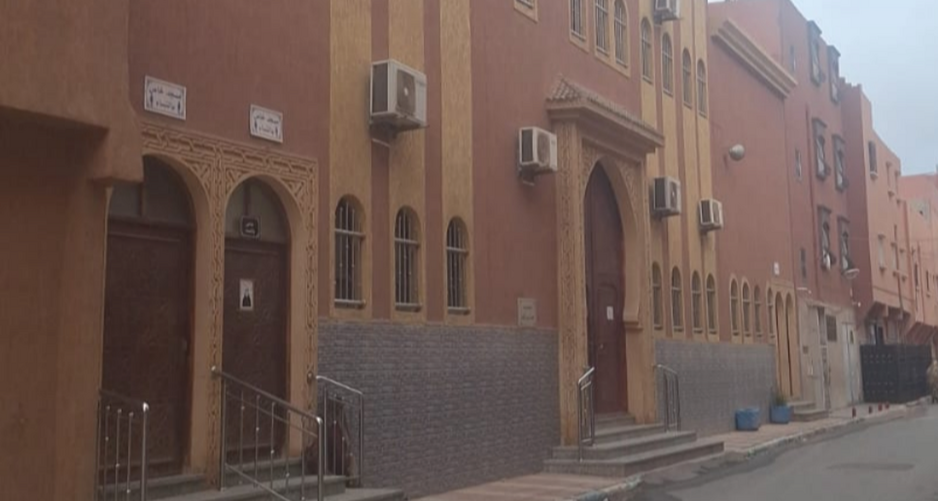 مسجد حسان بن ثابت , حي السعديين