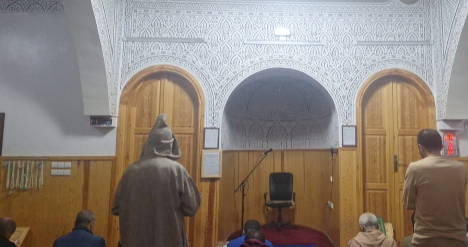 مسجد حسان بن ثابت , حي السعديين