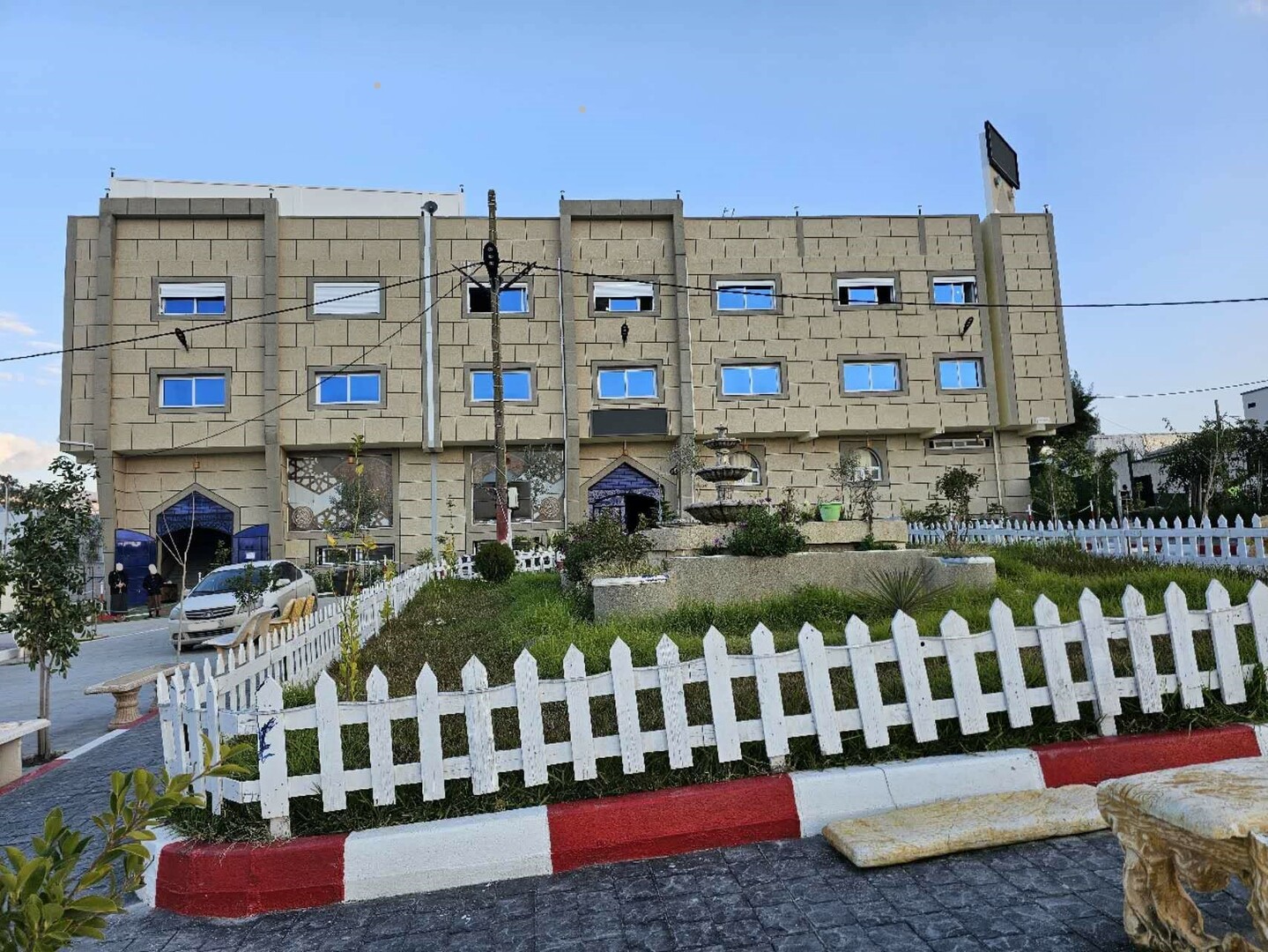 مسجد و مدرسة الفرقان