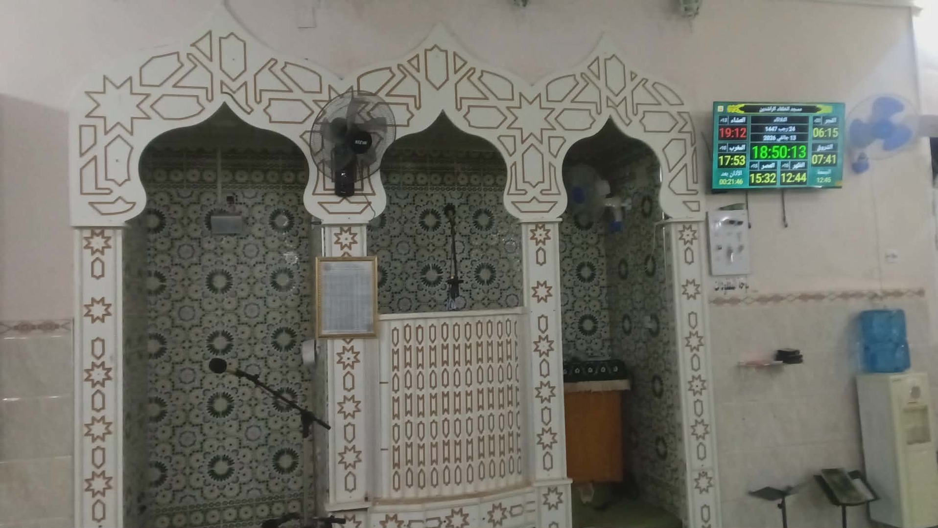 مسجد الخلفاء الراشدين - المقارين