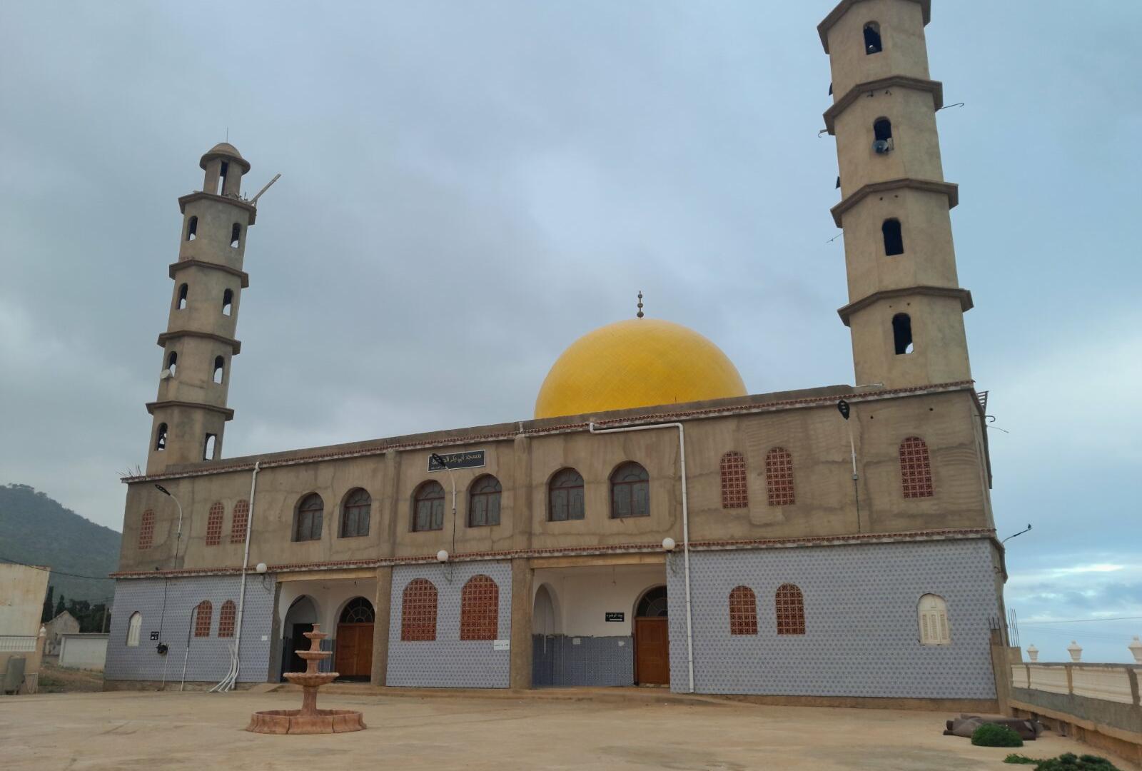 مسجد أبي بكر الصديق-عين حمادي