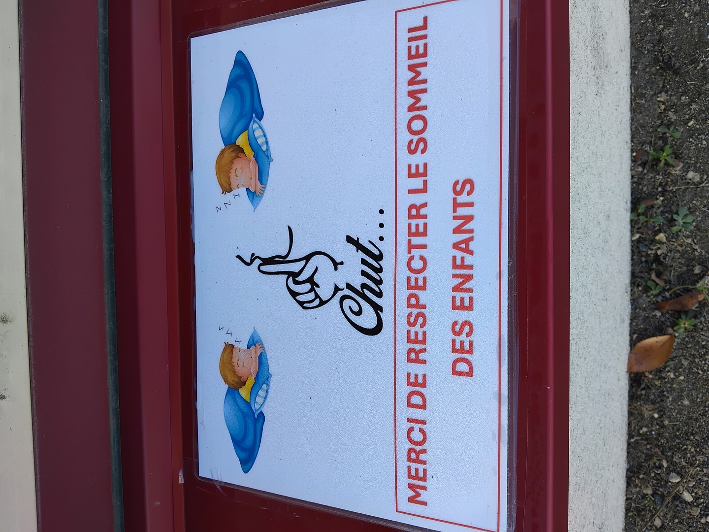 Affiche de la crèche. C'est honteux.