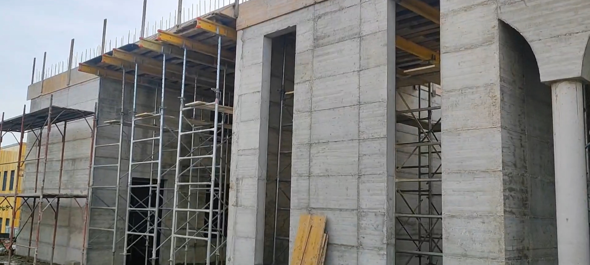 Salle de prière en cours de construction