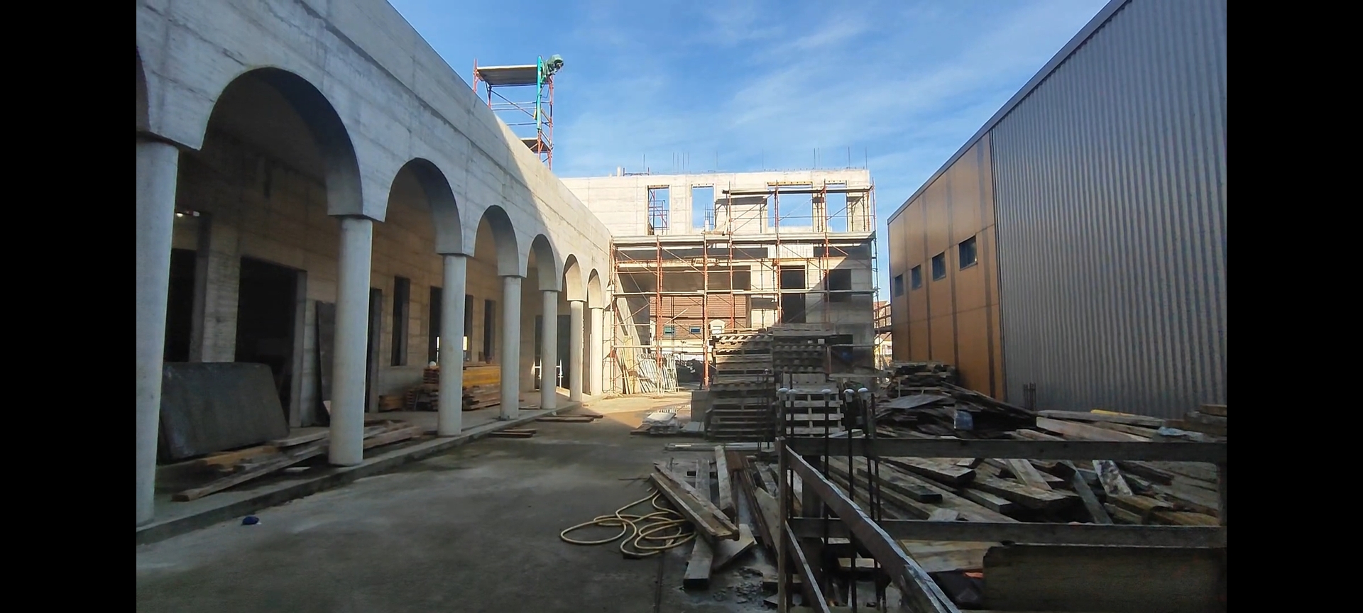 Salle de prière en cours de construction
