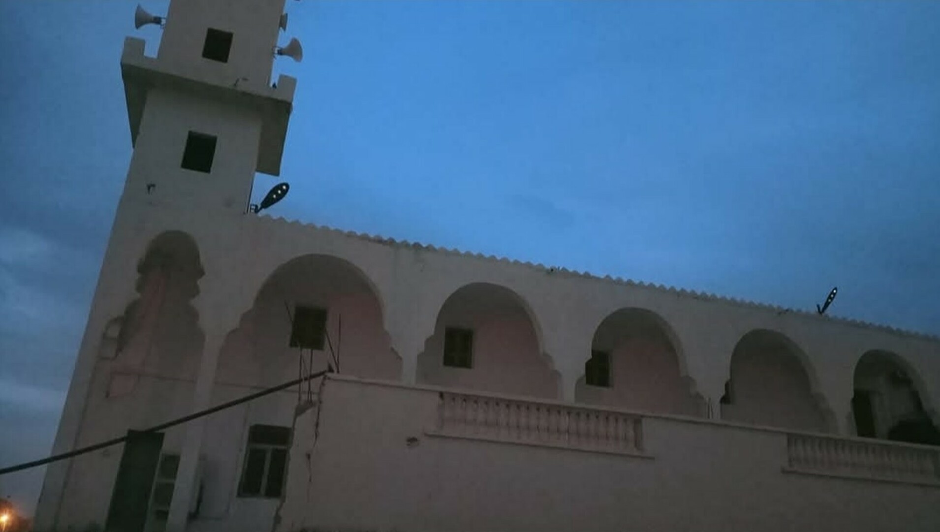 مسجد عمر بن عبدالعزيز العقلة