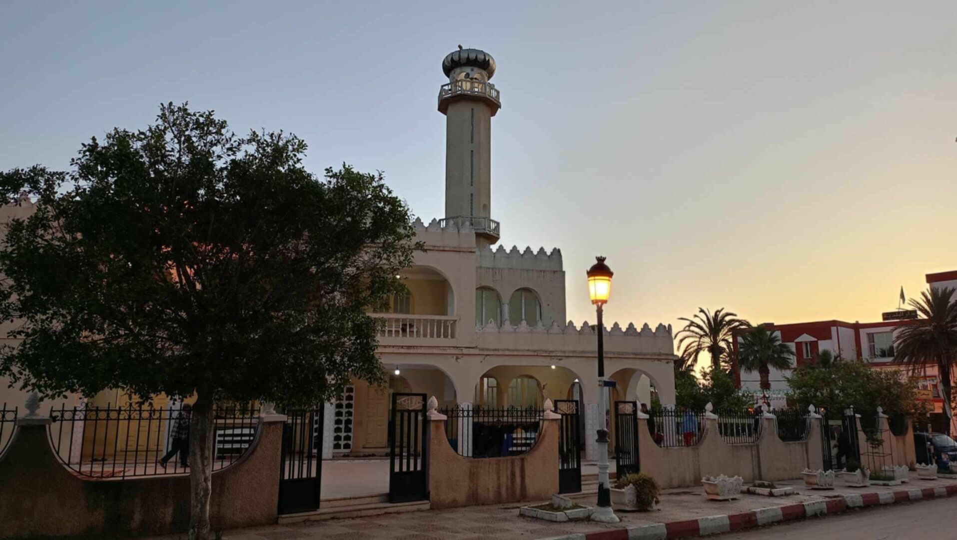 مسجد النهضة قاوس - جيجل