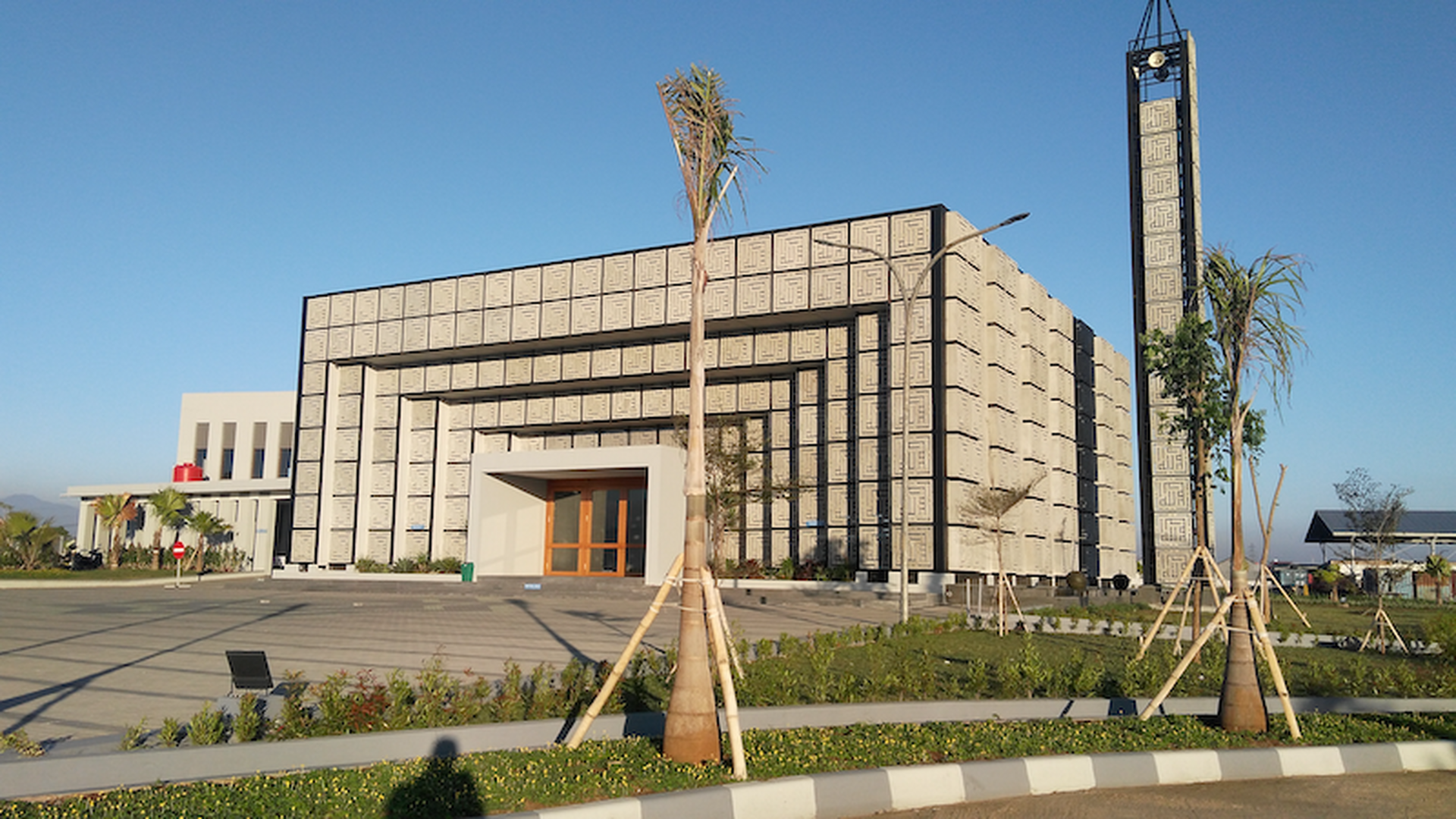 Masjid Al Multazam Cherry Field