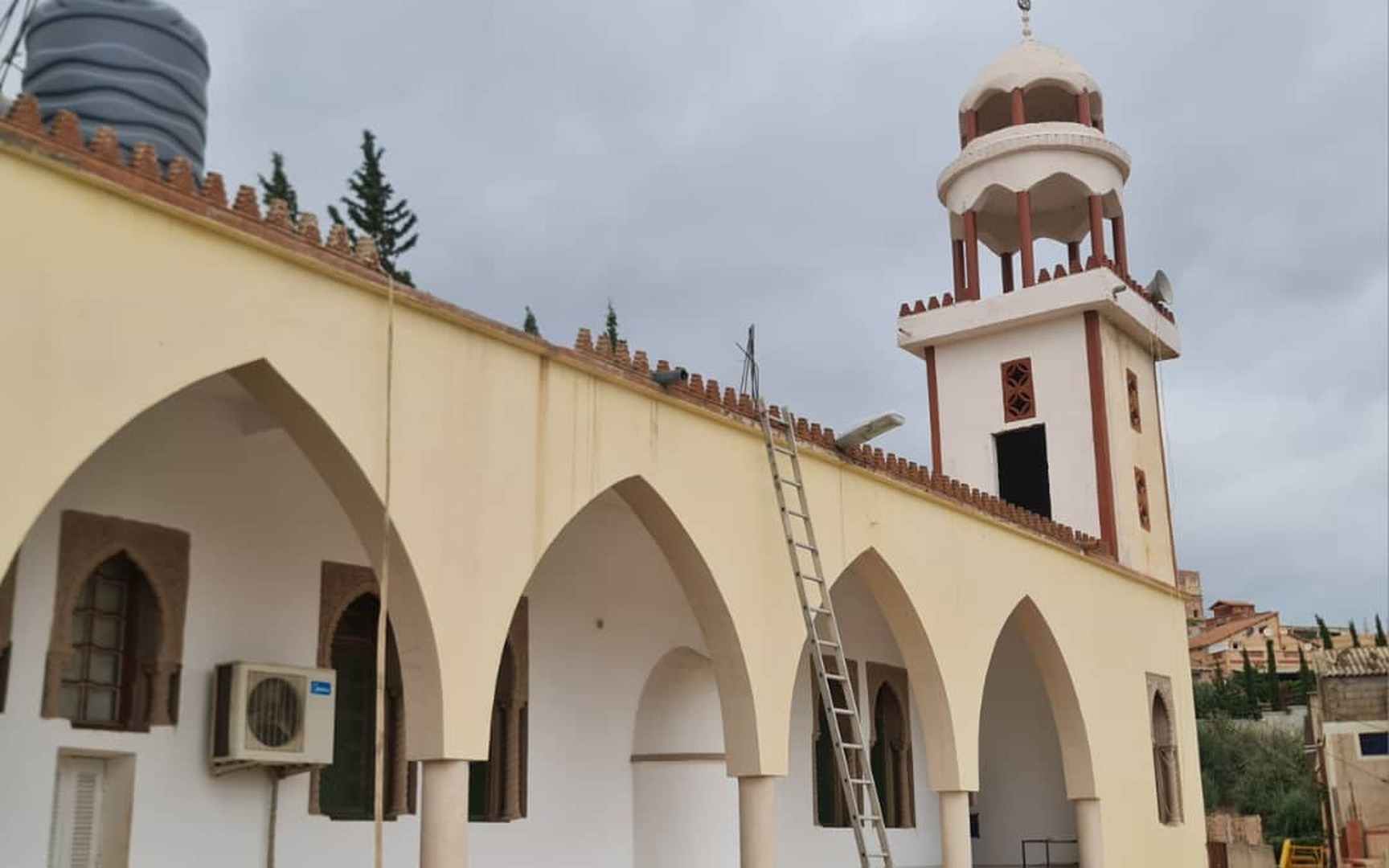 مسجد لعزيب اولحضير