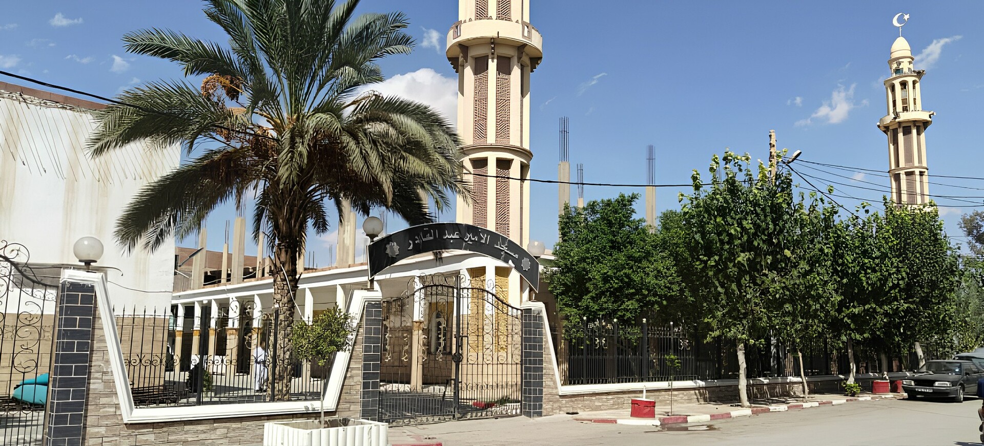 مسجد الأمير عبد القادر  " بريكة "