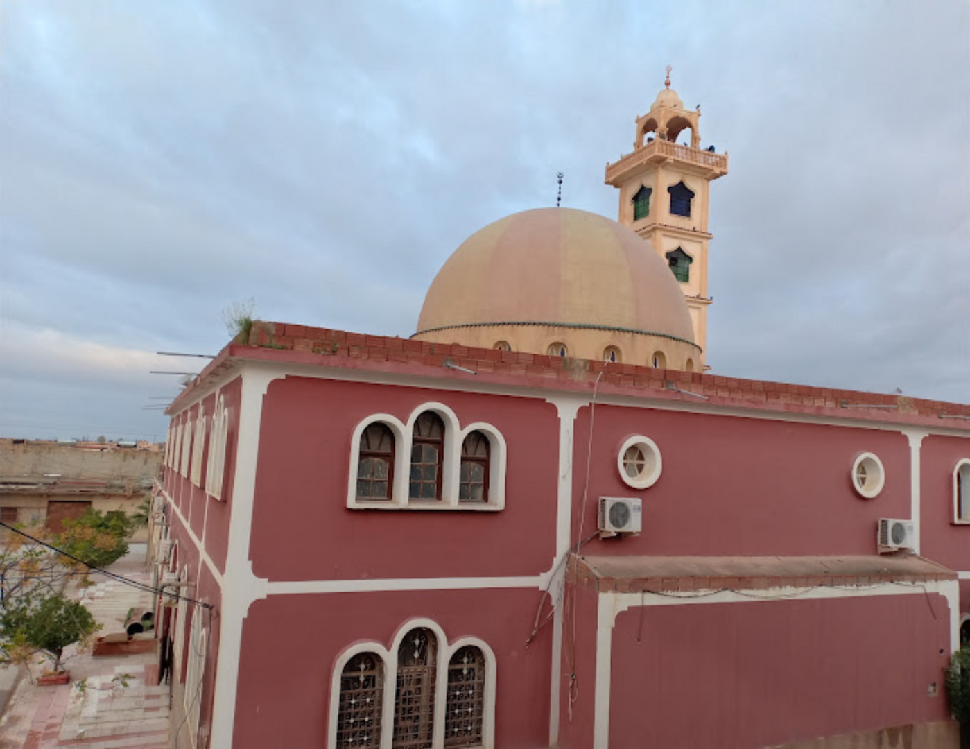 مسجد عقبة بن نافع
