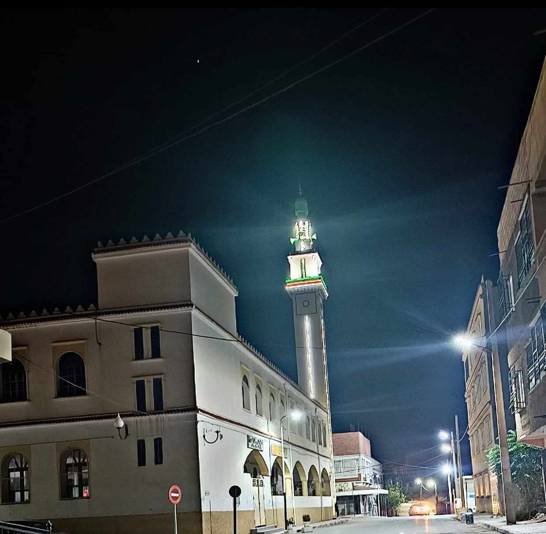 مسجـــد النـٌّــــور رأس العيـــــون