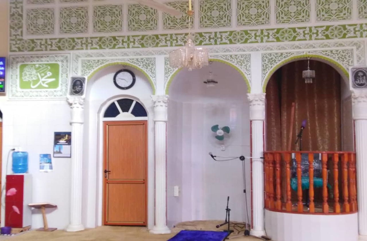 مسجد عائشة أم المؤمنين العنبر