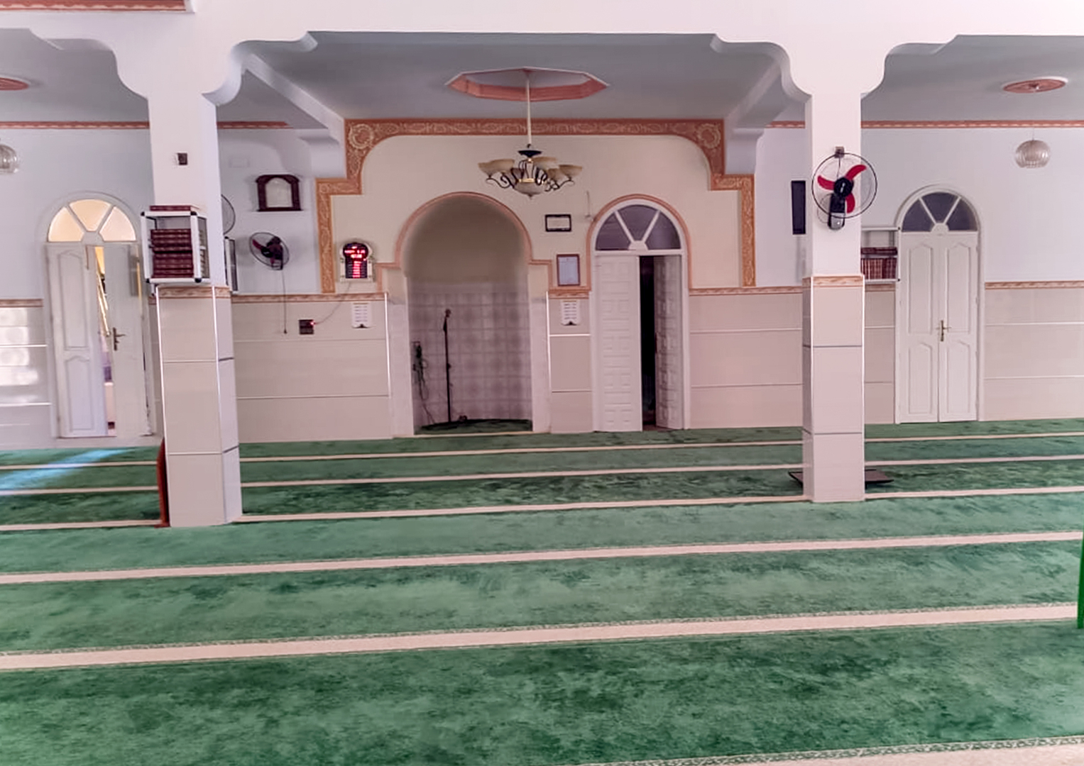 مسجد المطار