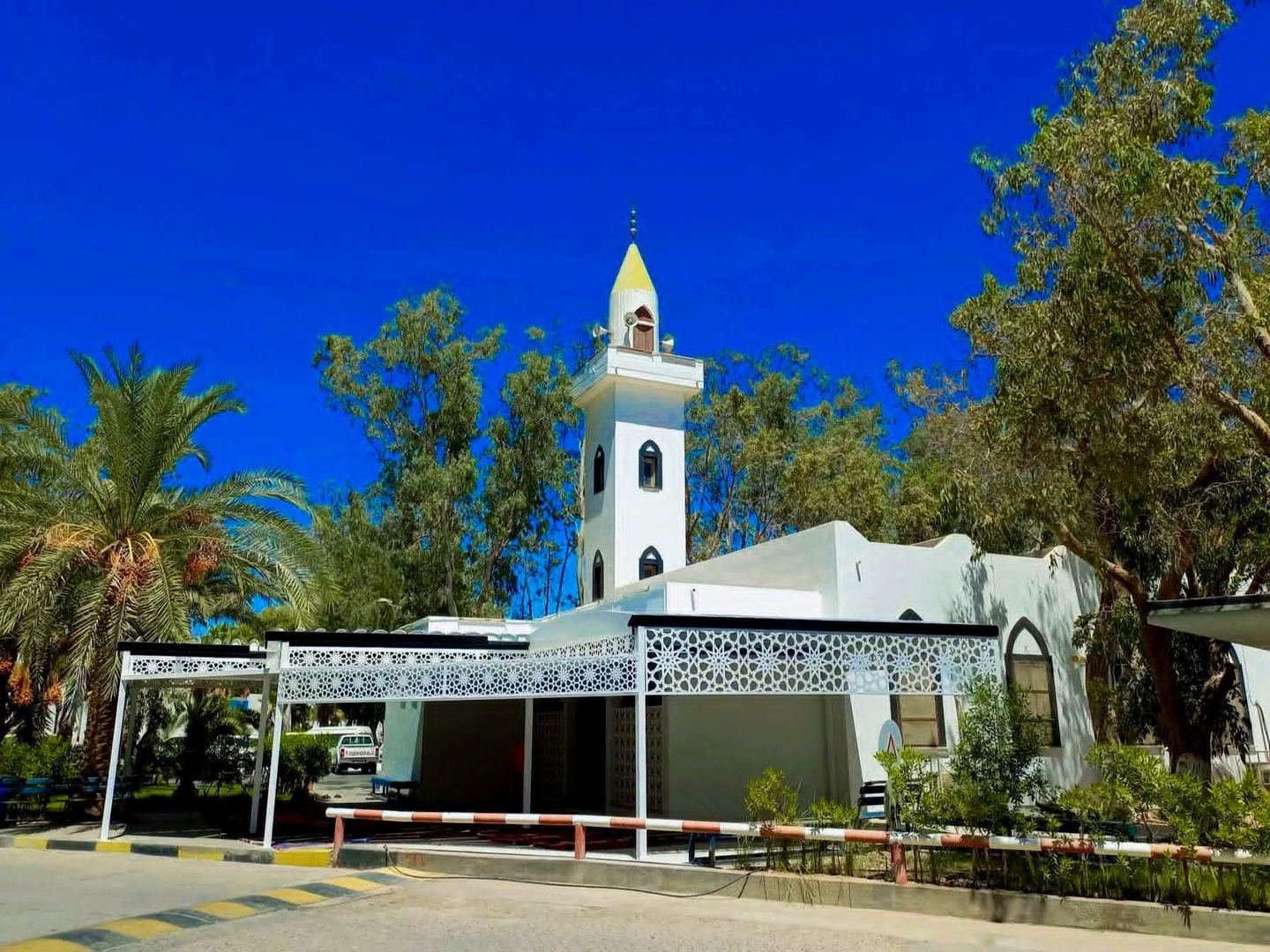 مسجد التوحيد حقل ابوالطفل - جالو • Masjid logo