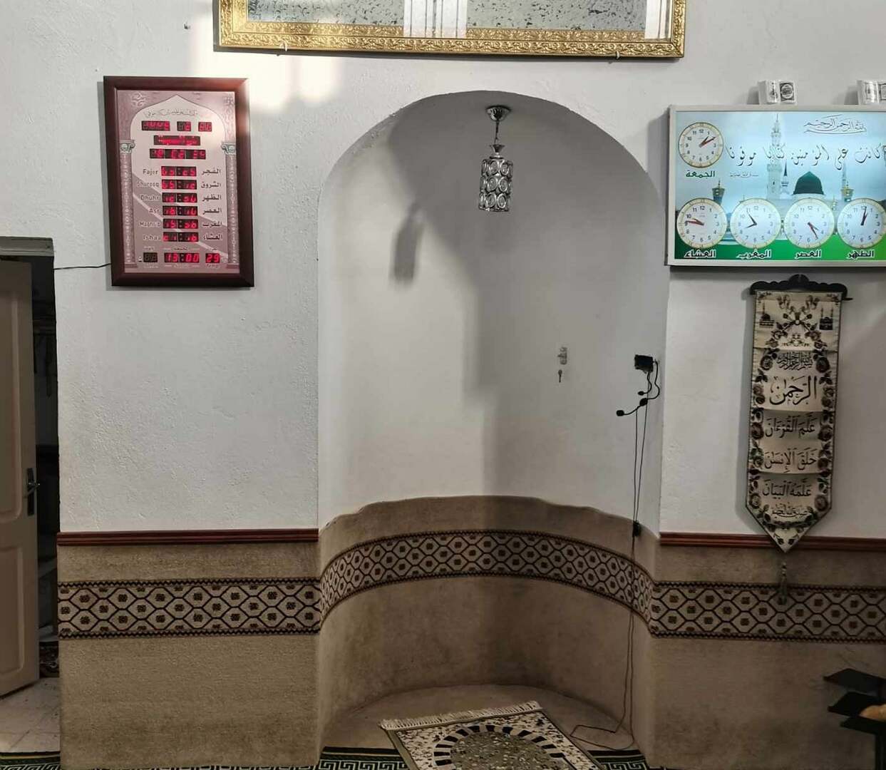 جامع عمر الفاروق بالزهروني