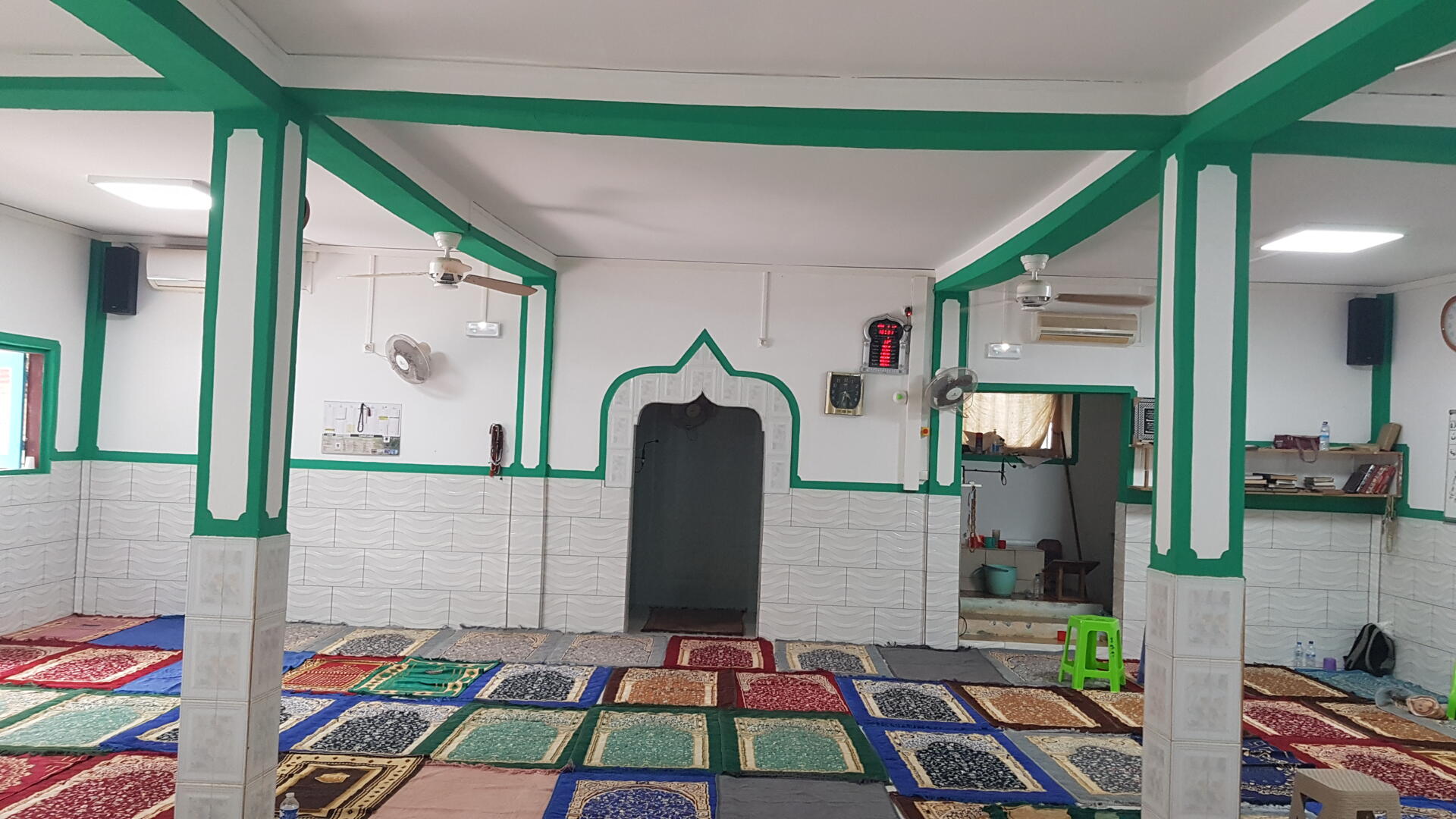 مَسْجِد النور شكن
