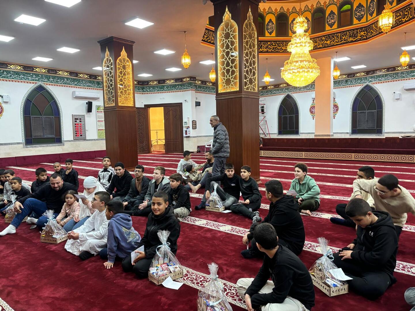 توزيع جوائز مسابقة الصلاة في المسجد