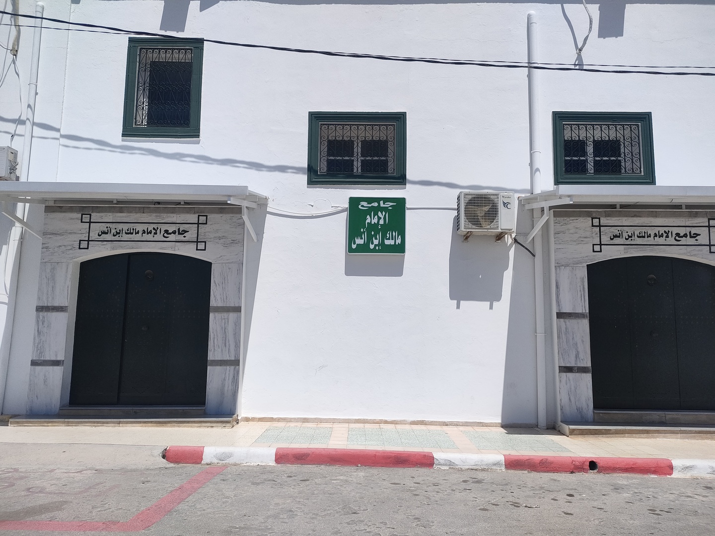 الْإِمَامُ مَالِكُ إبْنُ أَنَسِ
