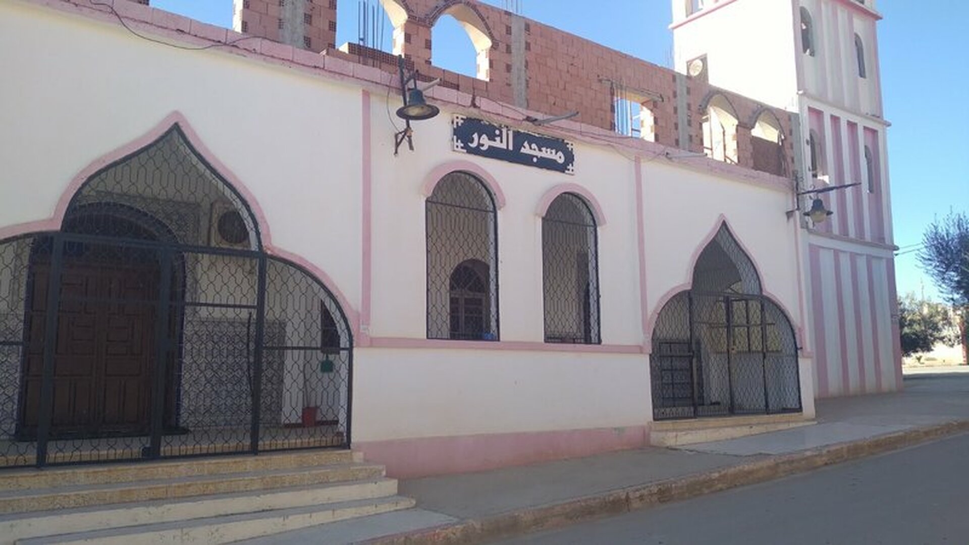 مسجد النور حي سوناطراك عين فكان