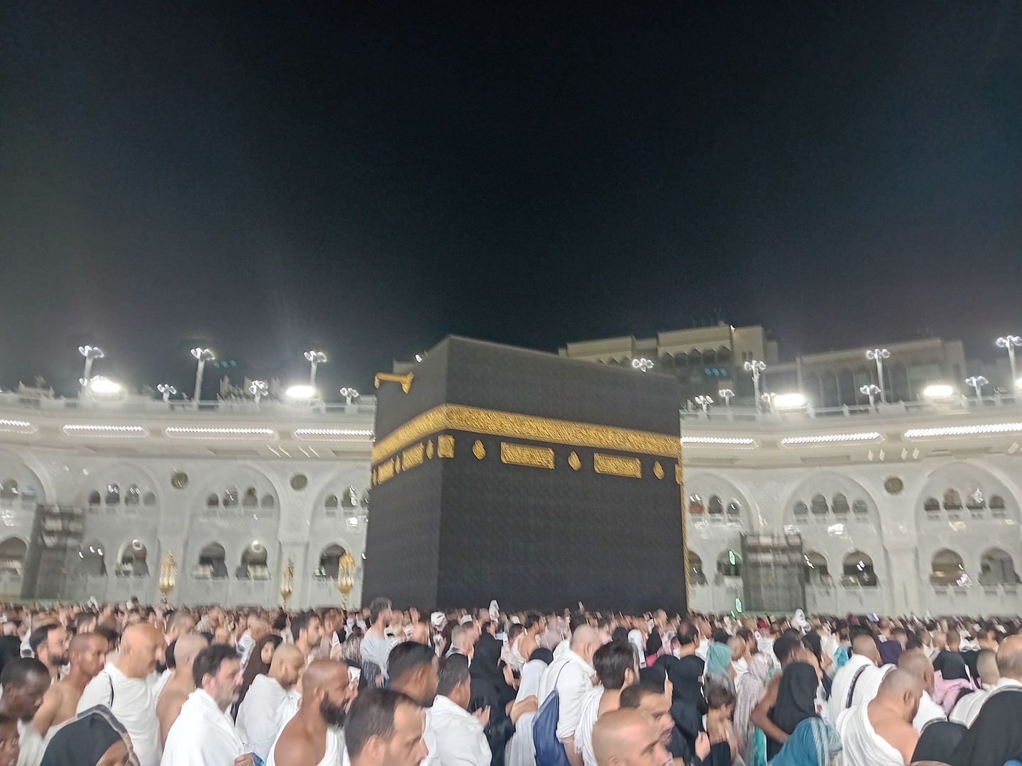 وليطوفوا بالبيت العتيق