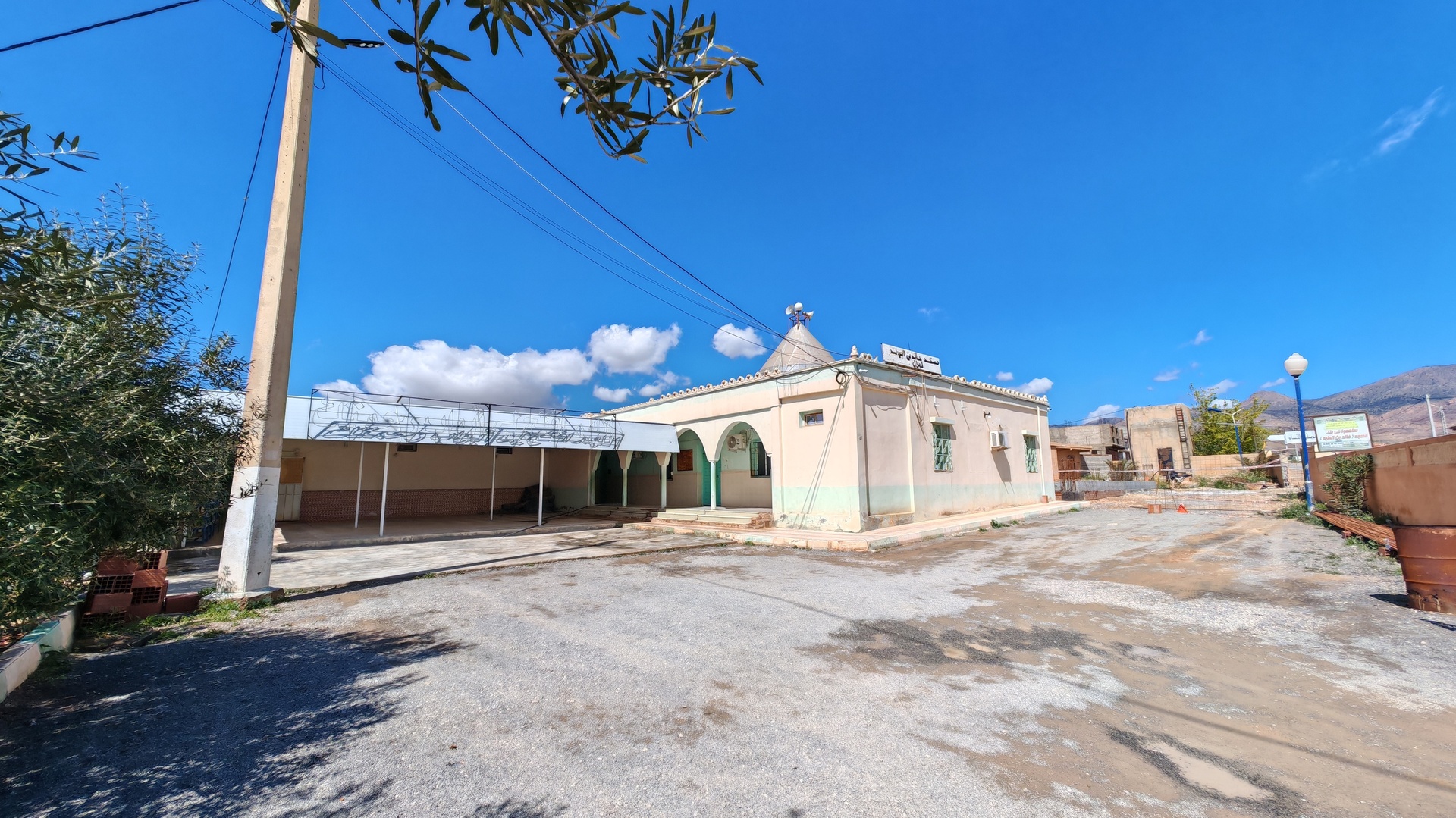 مسجد خالد بن الوليد، لهزال