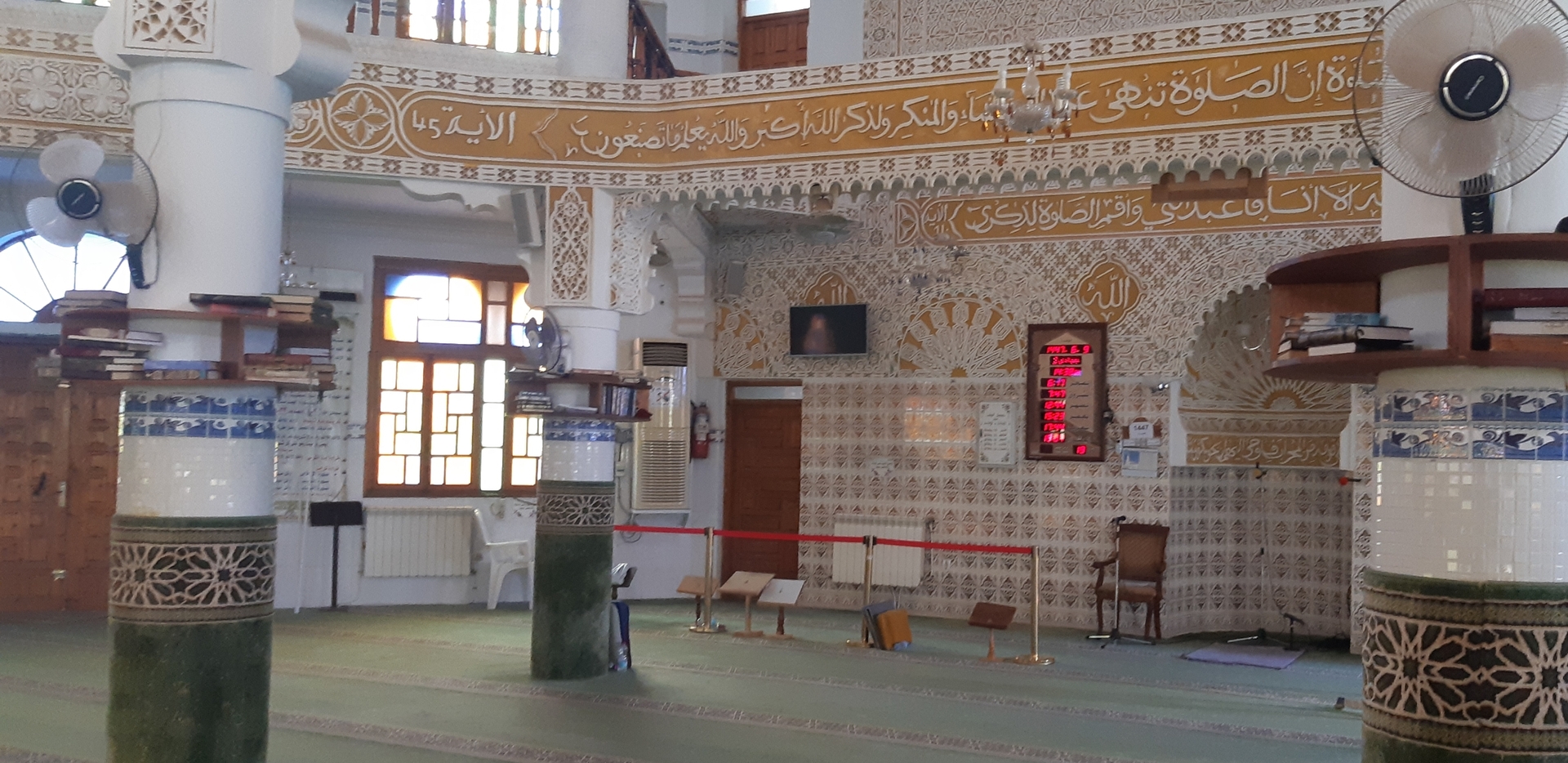 مسجد الحق - حي مداحي - الشلف