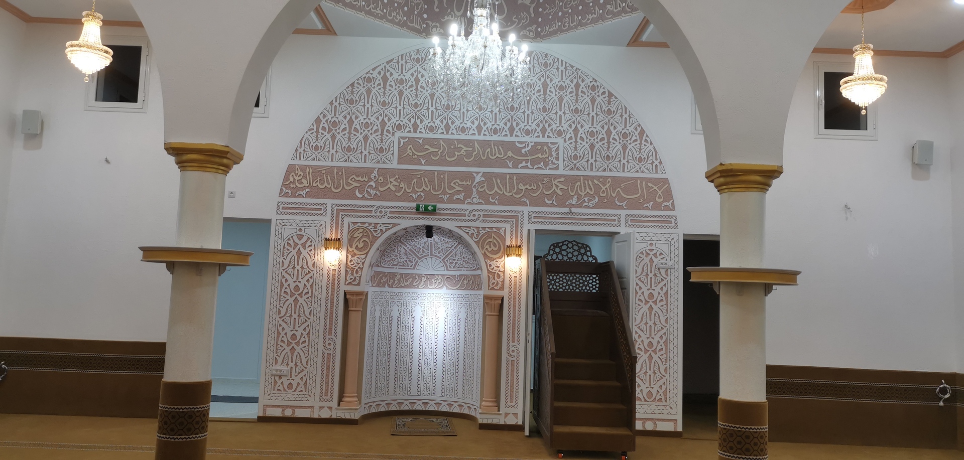 جامع أم المؤمنين _ الكنايس