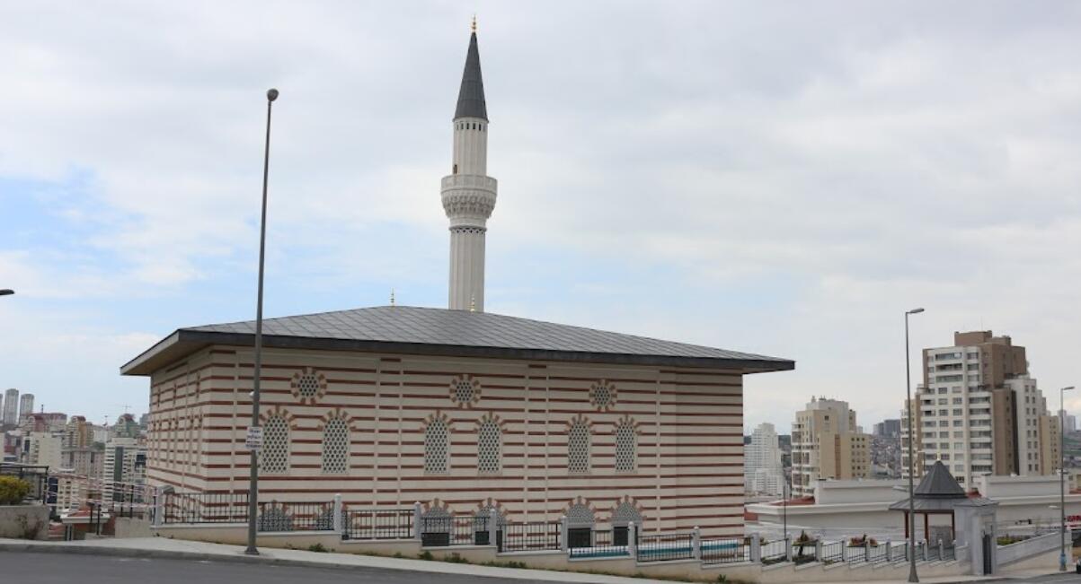 İSKİLİPLİ ATIF HOCA CAMİİ