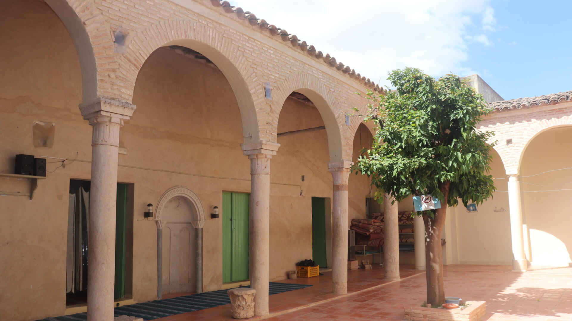 الجامع الحنفي بتستور