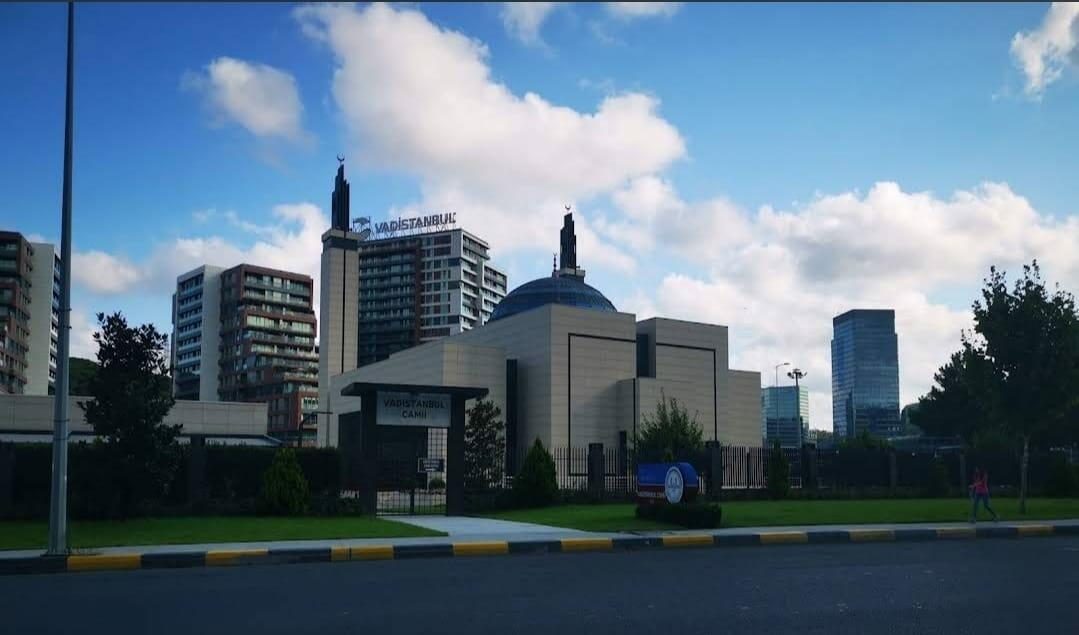 VADİSTANBUL CAMİİ