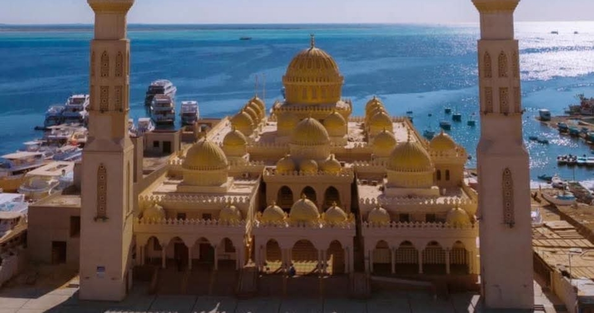 مسجد الميناء الكبير بالغردقة