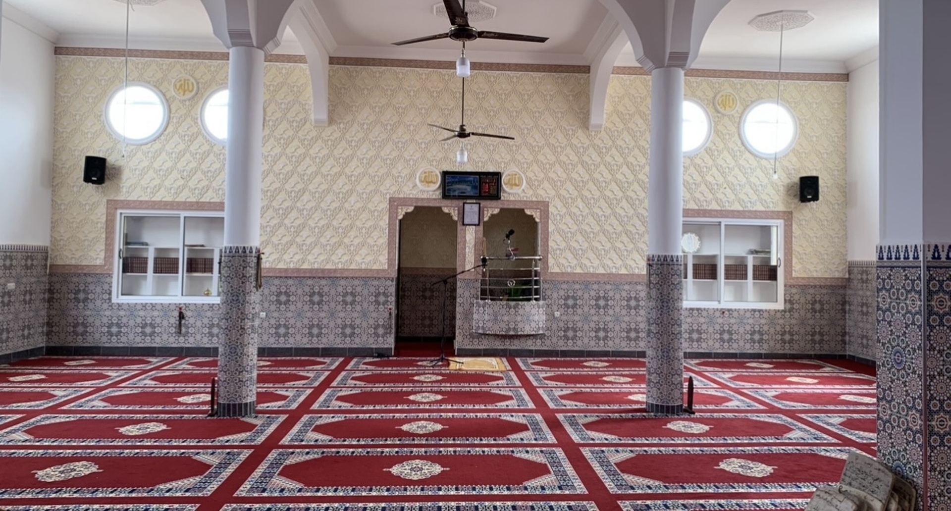 مسجد  الغفران  العين  الزرقاء