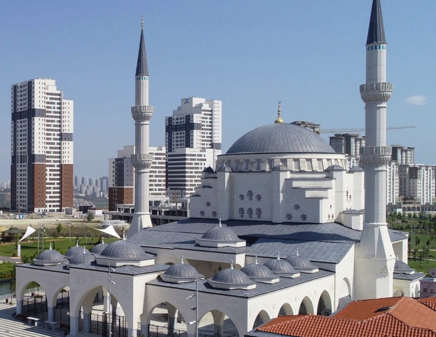 BAHÇEŞEHİR EMLAK KONUT CAMİİ