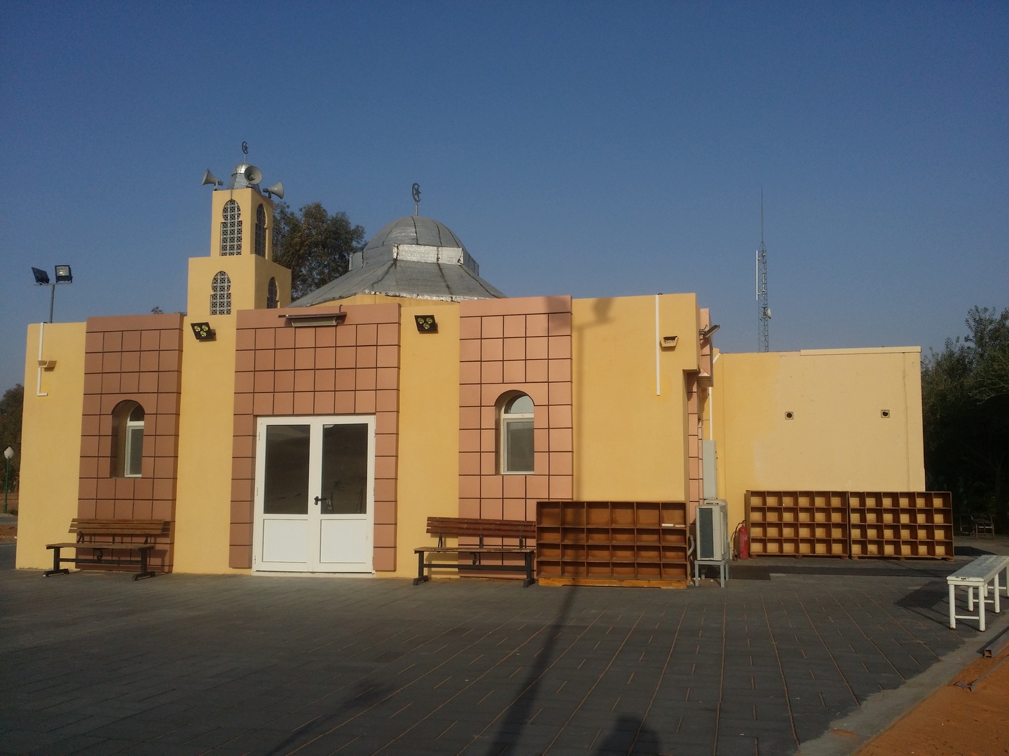 مسجد السلام قاعدة الحياة أملان (MLN)