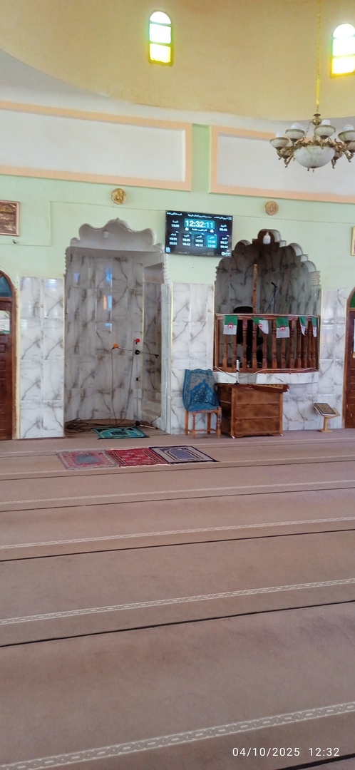 إن المرءَ ليُزَالُ همُّهُ ويُرفَعُ غمُّه