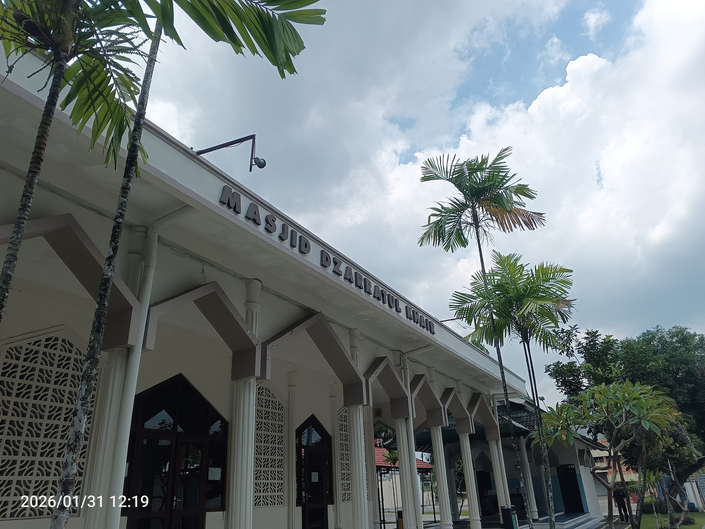 MASJID DZARRATUL KHOIR