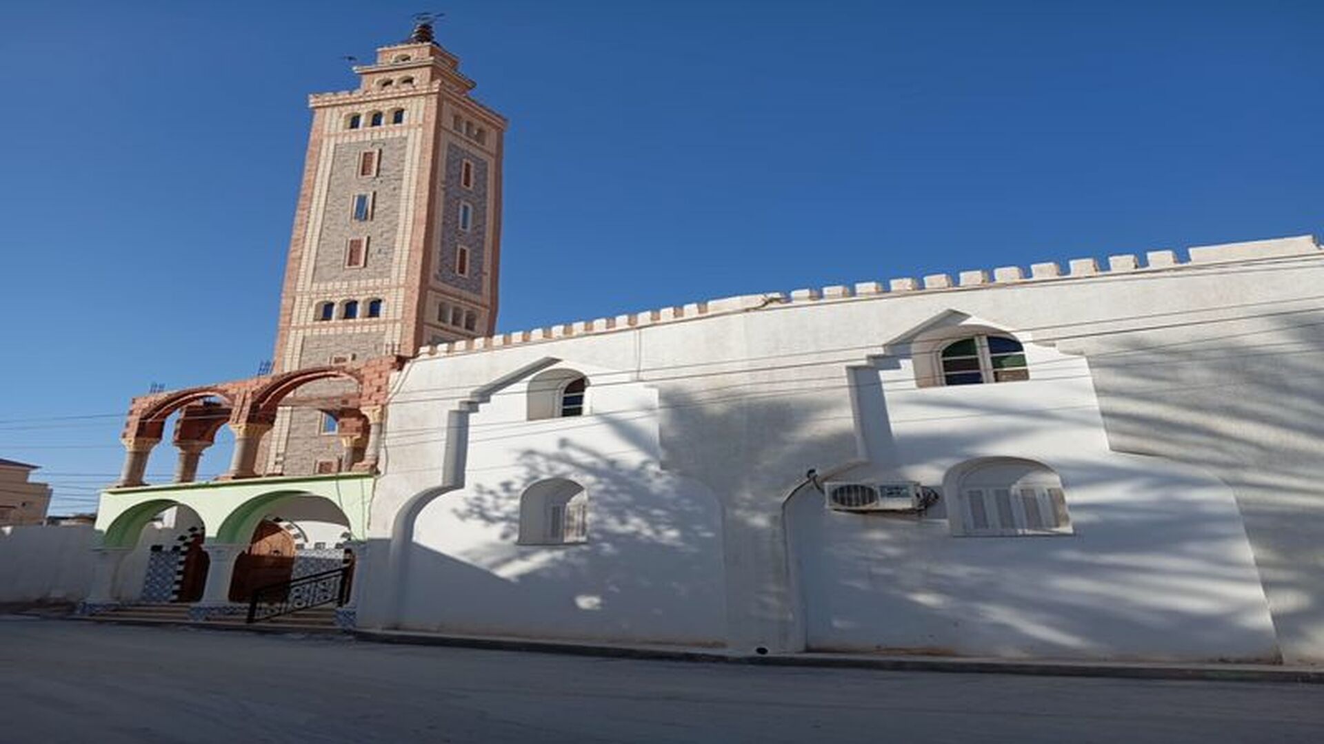جامع عقبة ابن نافع