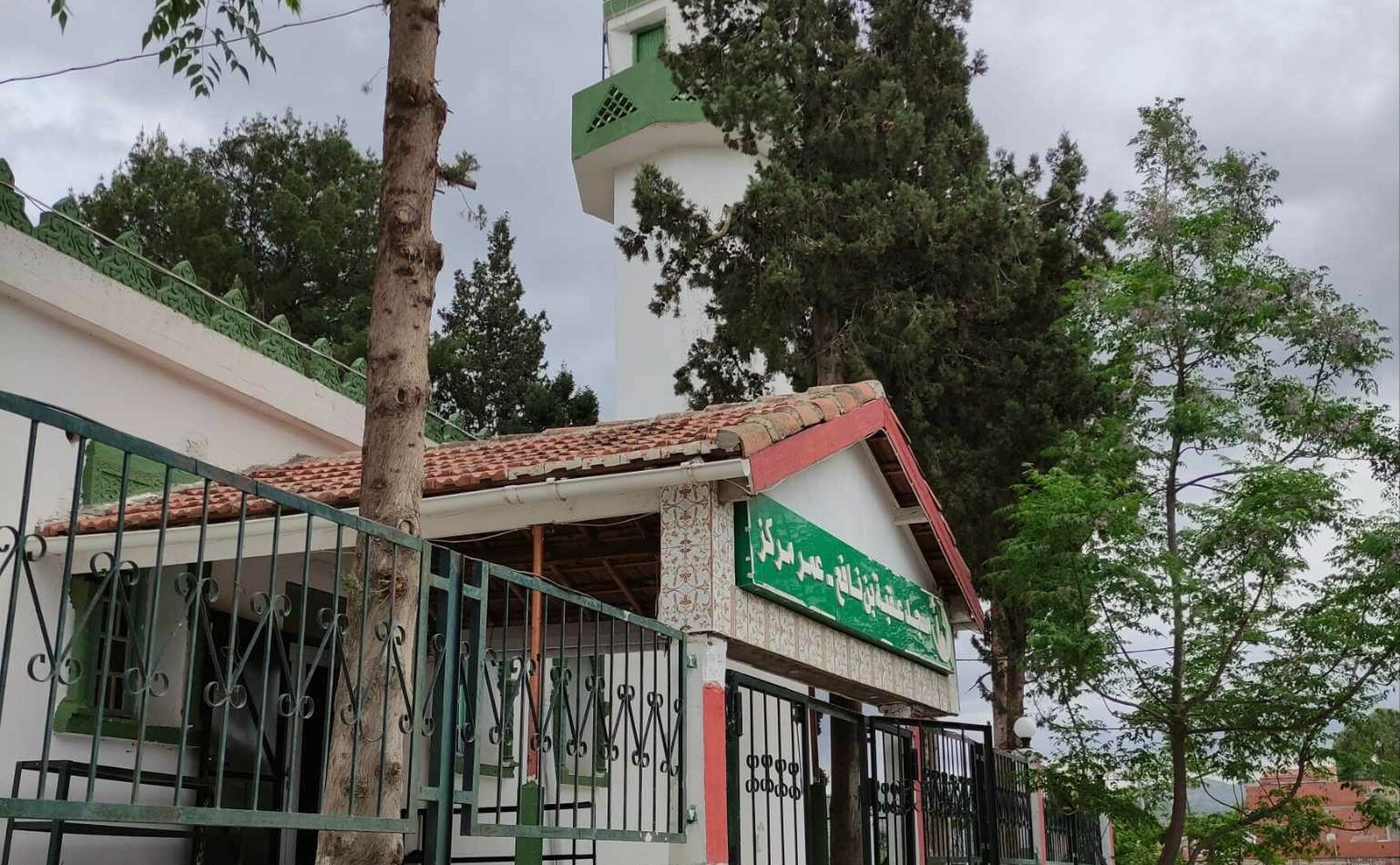 مسجد عقبة بن  نافع ـ عمر مركز